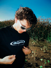 Cargar imagen en el visor de la galería, Smoke Word 1 – The statement Tee
